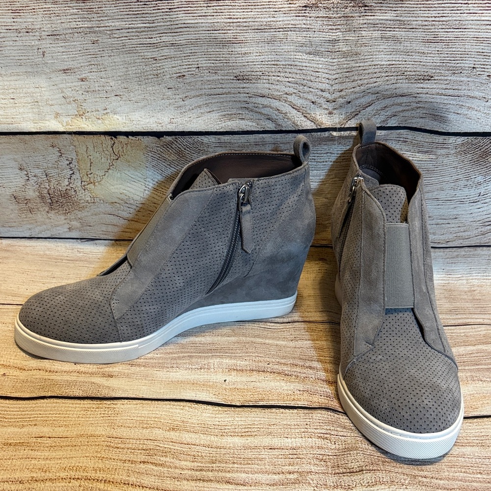 Gray Suede Wedge Ankle shoe